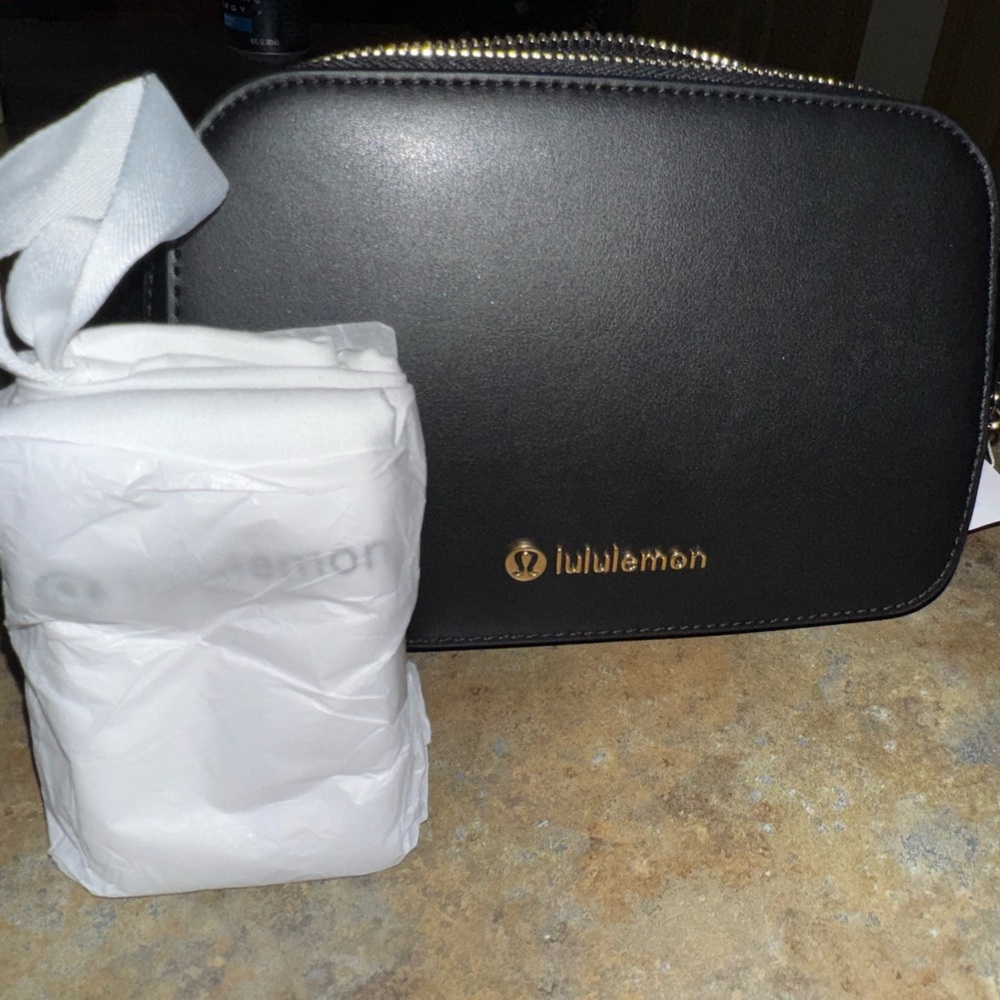 NWT/Rare - Lululemon Leather Alternative Everywhere Belt Bag - Gold Hardware 1L - Picture 7 of 14